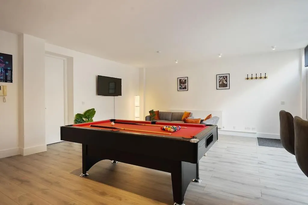 Modern 2 Bed Apt, 7Ft Pool Table, Sheffield City Centre, Free Parking, Netflix - Hosted By Stay Host Save 0*,  英国