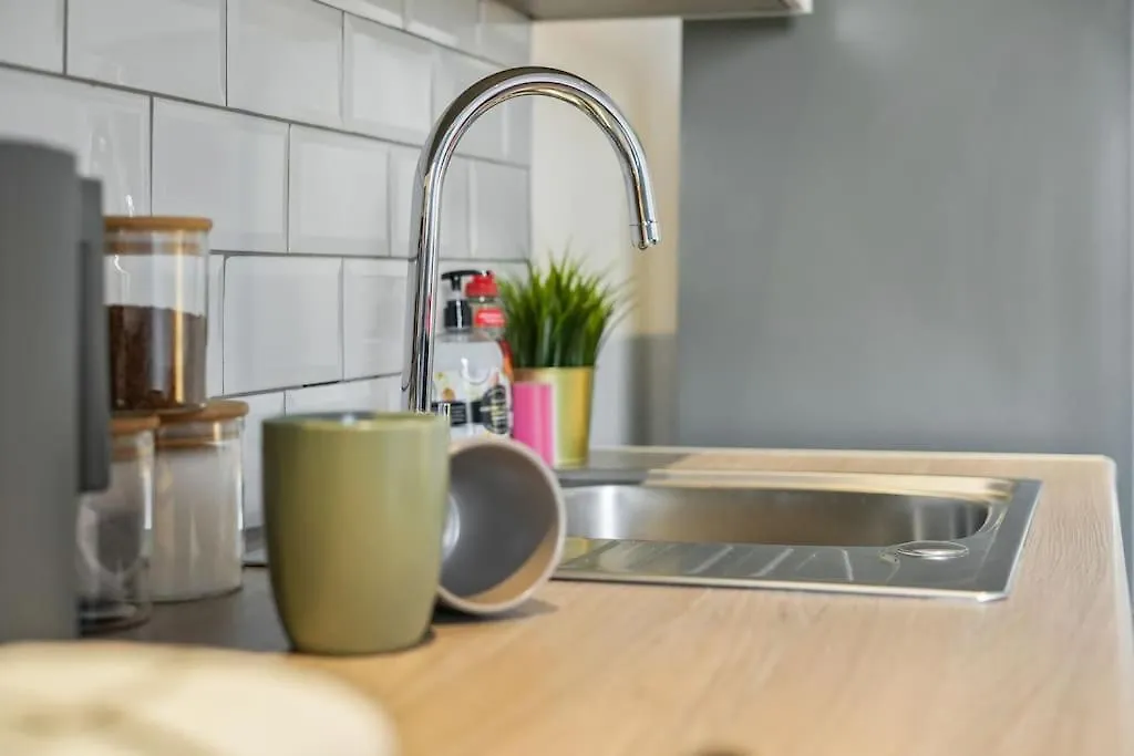 Modern 2 Bed Apt, 7Ft Pool Table, Sheffield City Centre, Free Parking, Netflix - Hosted By Stay Host Save 0*,  英国