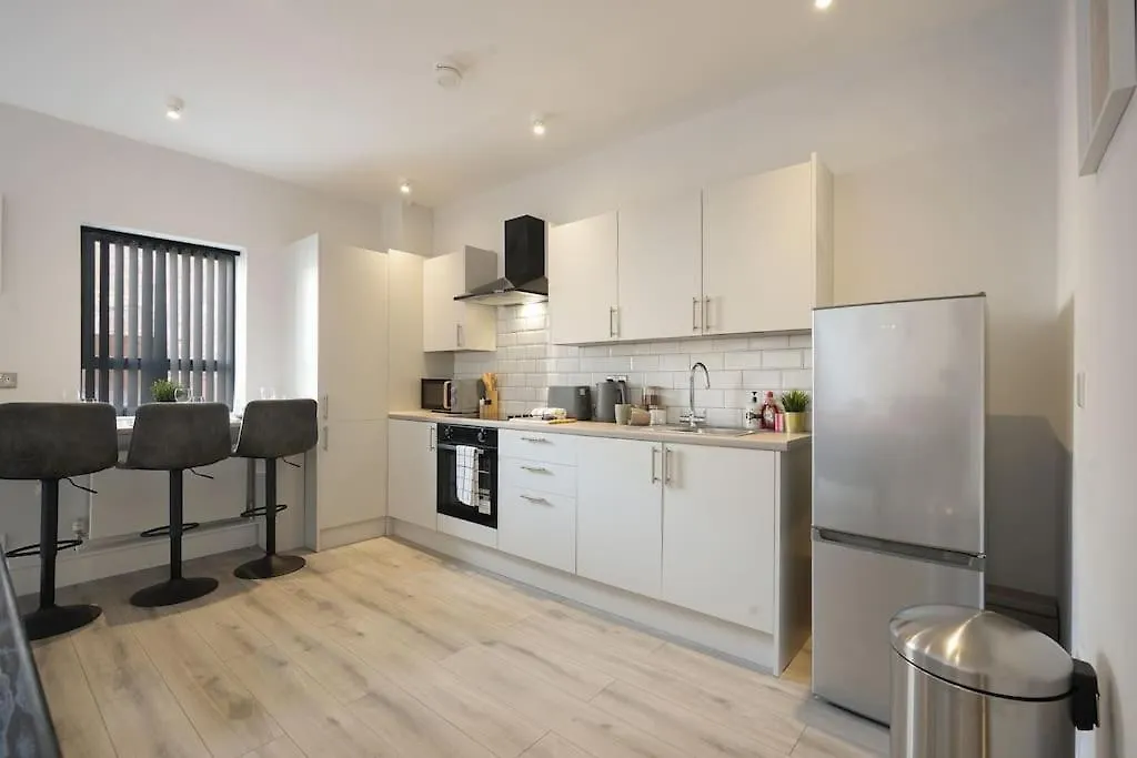 Modern 2 Bed Apt, 7Ft Pool Table, Sheffield City Centre, Free Parking, Netflix - Hosted By Stay Host Save