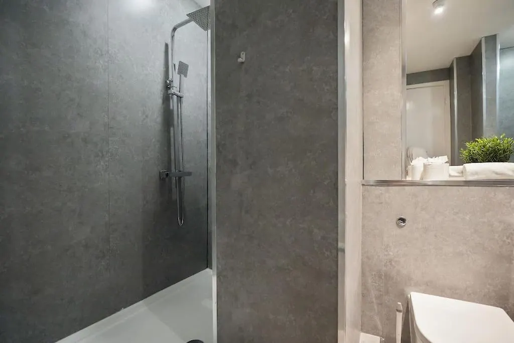 Modern 2 Bed Apt, 7Ft Pool Table, Sheffield City Centre, Free Parking, Netflix - Hosted By Stay Host Save