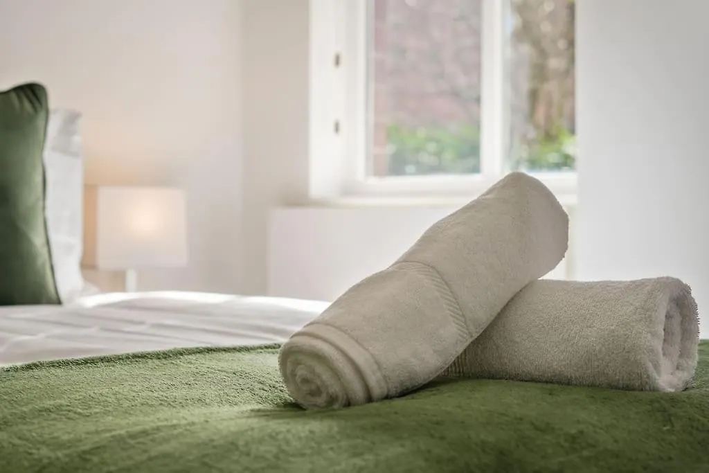 Modern 2 Bed Apt, 7Ft Pool Table, Sheffield City Centre, Free Parking, Netflix - Hosted By Stay Host Save